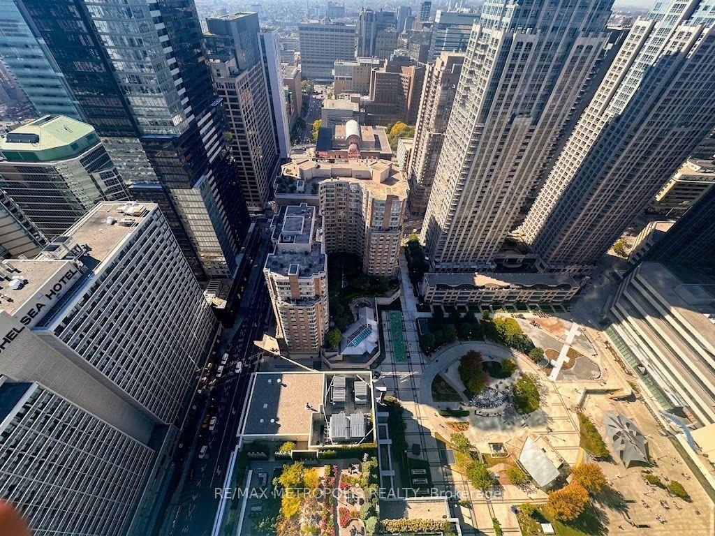 Photo 5 of Unit 3911, 386 Yonge Street, Toronto, Bay Street Corridor — HOMEH