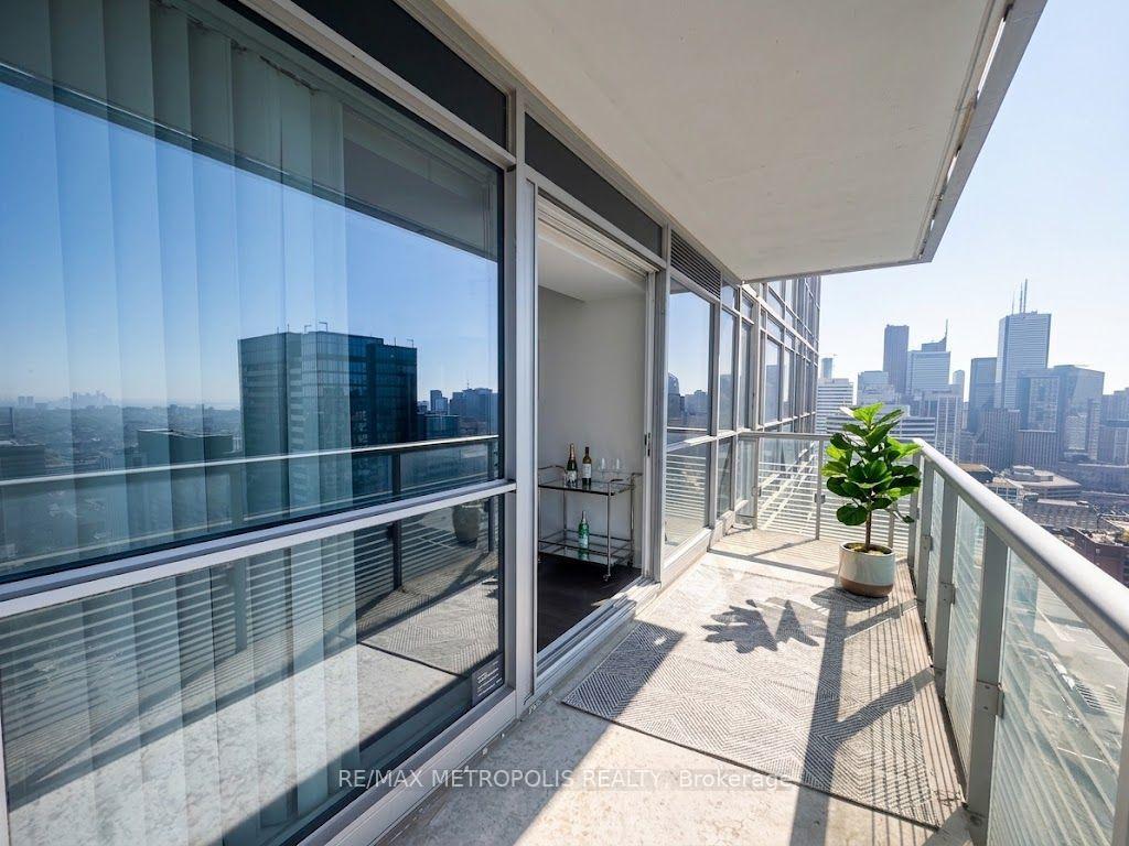 Photo 6 of Unit 3911, 386 Yonge Street, Toronto, Bay Street Corridor — HOMEH