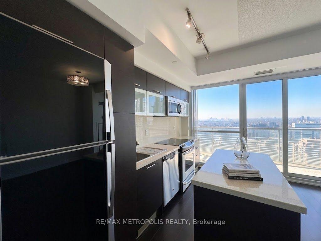 Photo 10 of Unit 3911, 386 Yonge Street, Toronto, Bay Street Corridor — HOMEH