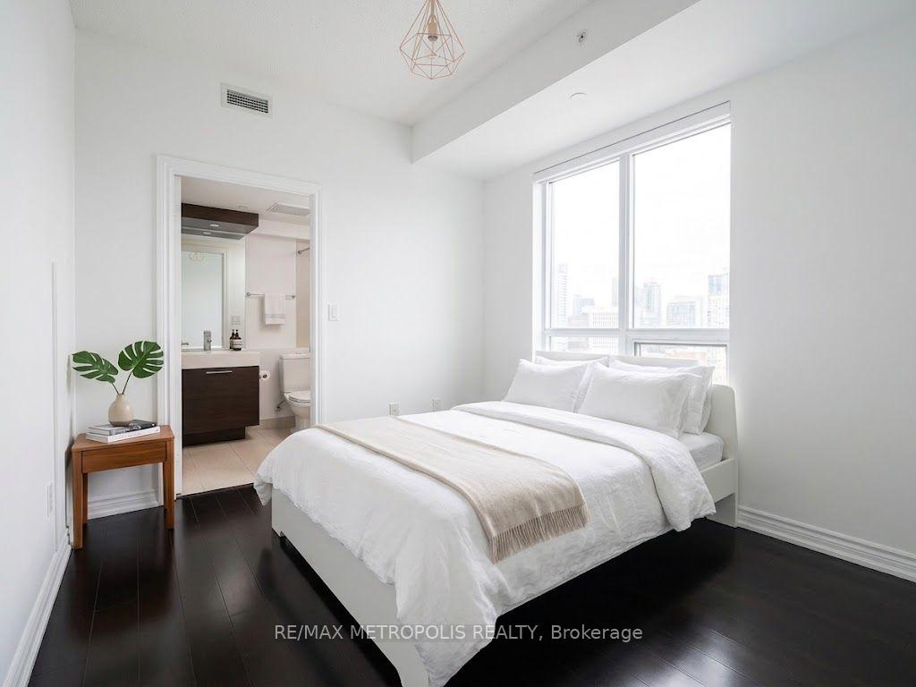 Photo 12 of Unit 3911, 386 Yonge Street, Toronto, Bay Street Corridor — HOMEH