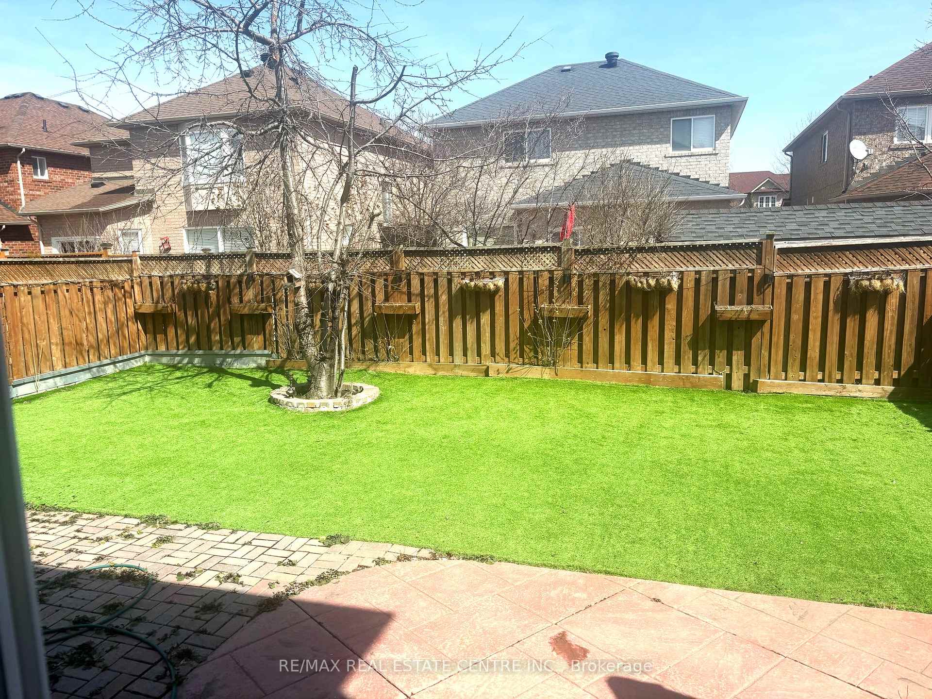 Photo 13 of 21 Robertson Davies Drive, Brampton, Snelgrove — HOMEH