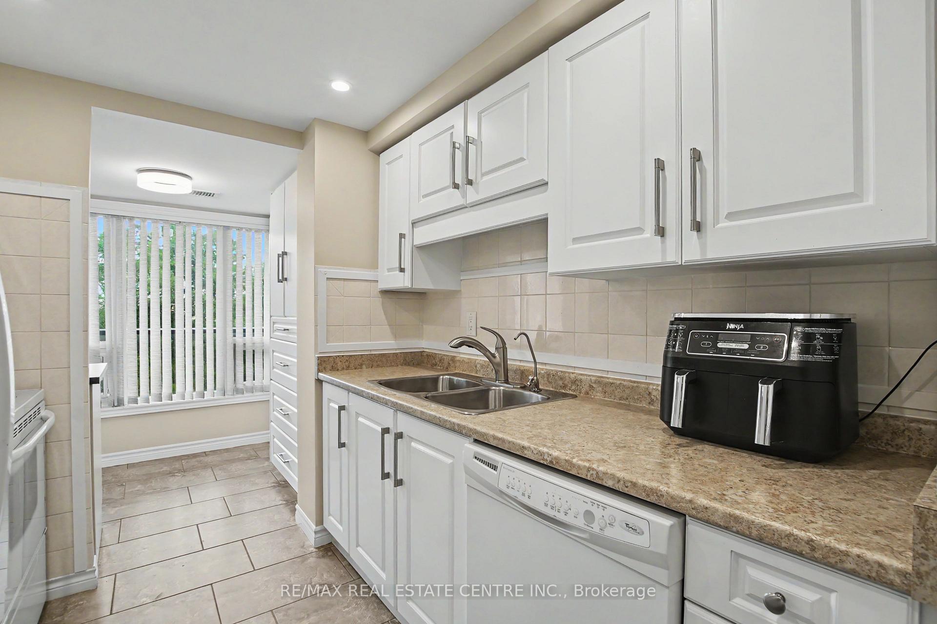 Photo 12 of Unit 608, 237 King Street W, Cambridge, Preston North — HOMEH