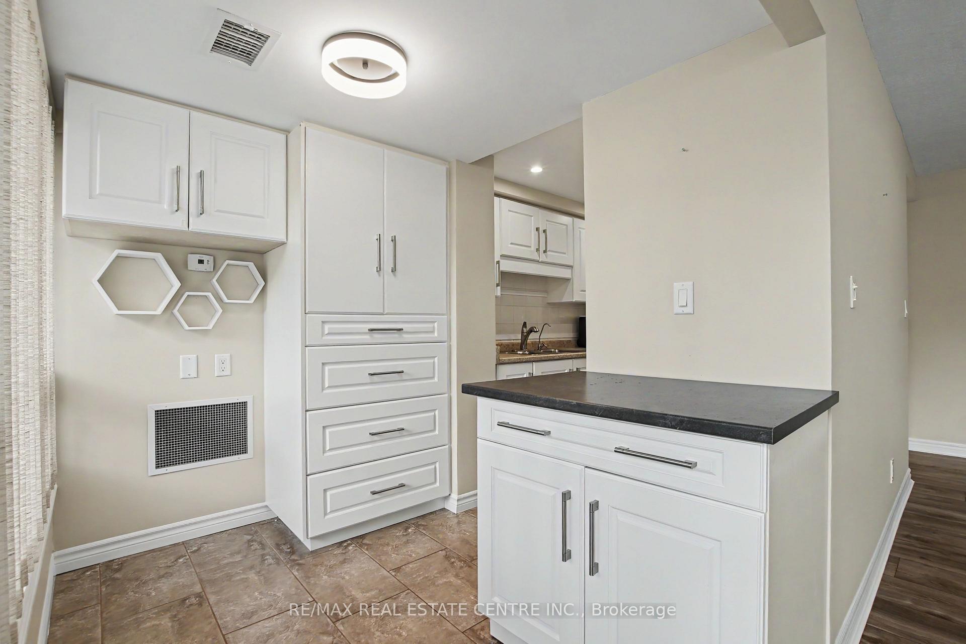 Photo 15 of Unit 608, 237 King Street W, Cambridge, Preston North — HOMEH