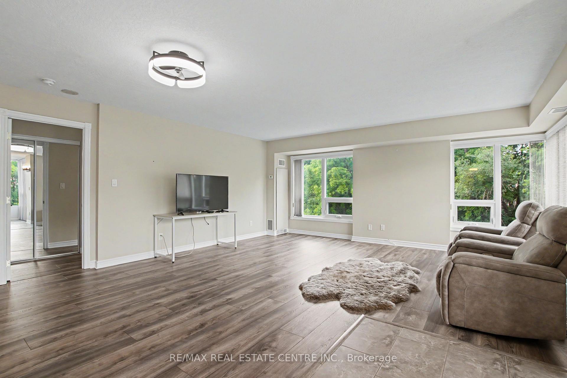 Photo 18 of Unit 608, 237 King Street W, Cambridge, Preston North — HOMEH