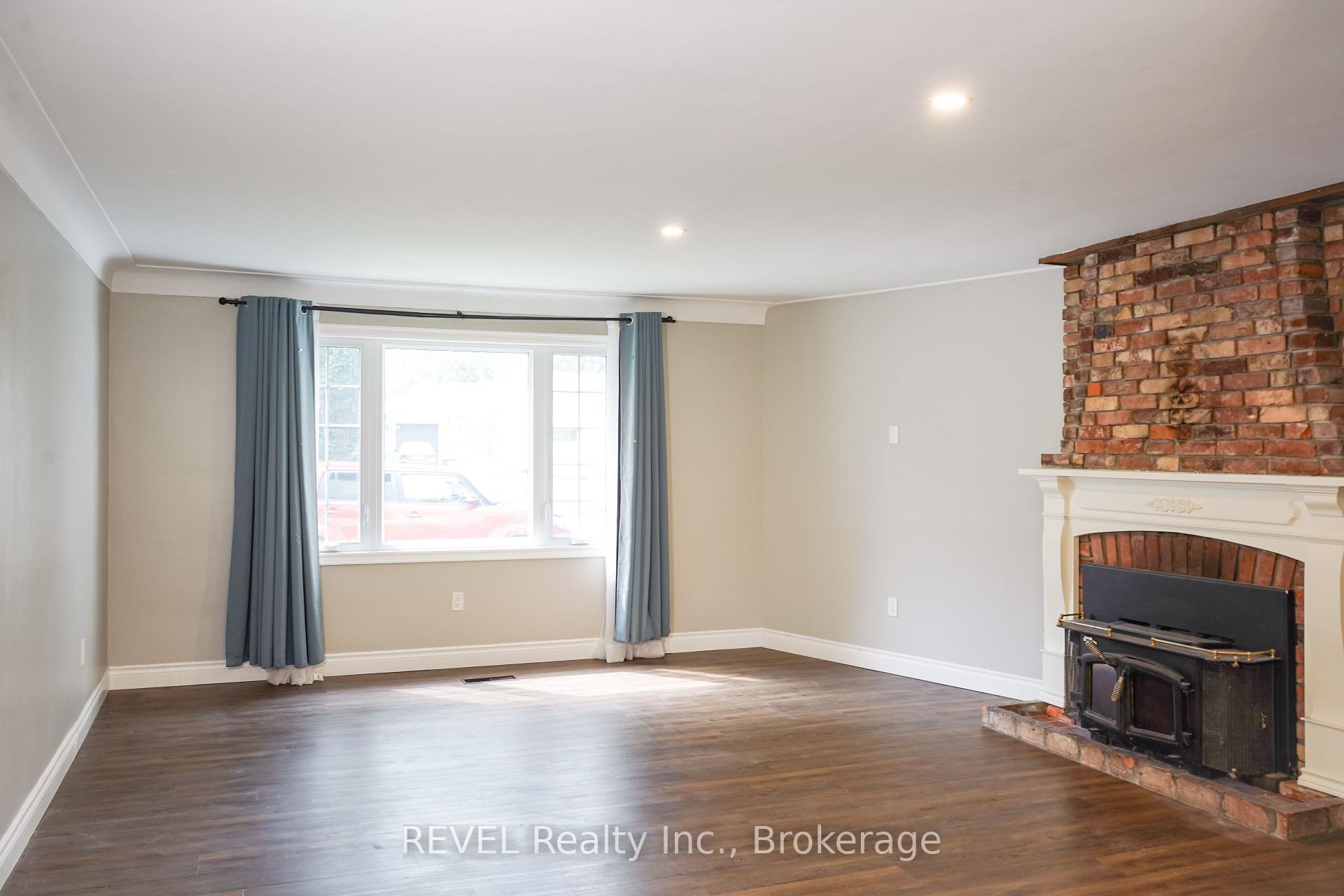 Front of Unit Main Floor, 3204 Saint Paul Avenue