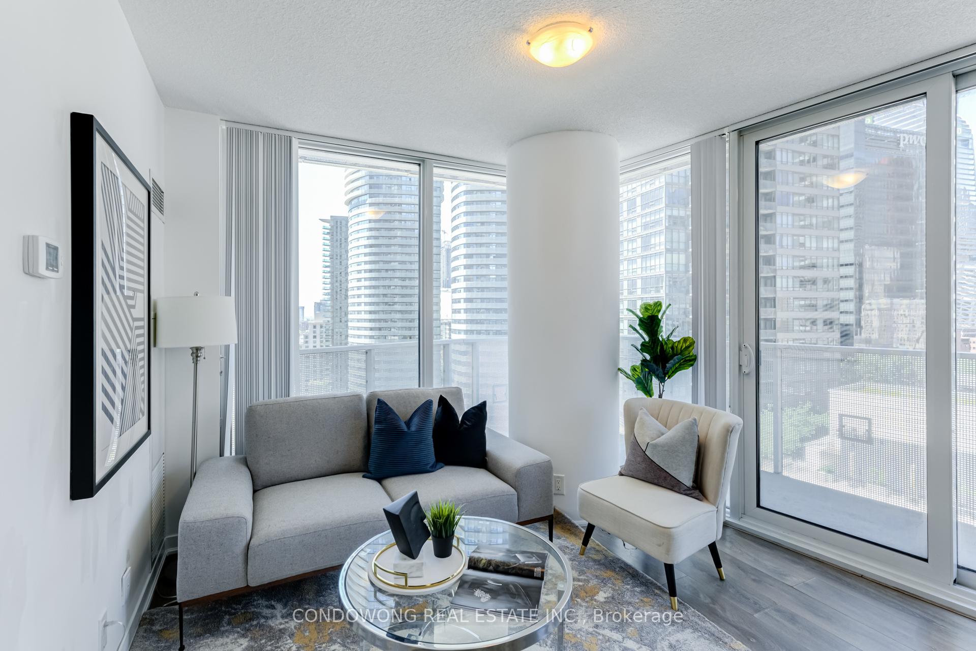 Photo 3 of Unit 1702, 100 Harbour Street, Toronto, Waterfront Communities — HOMEH