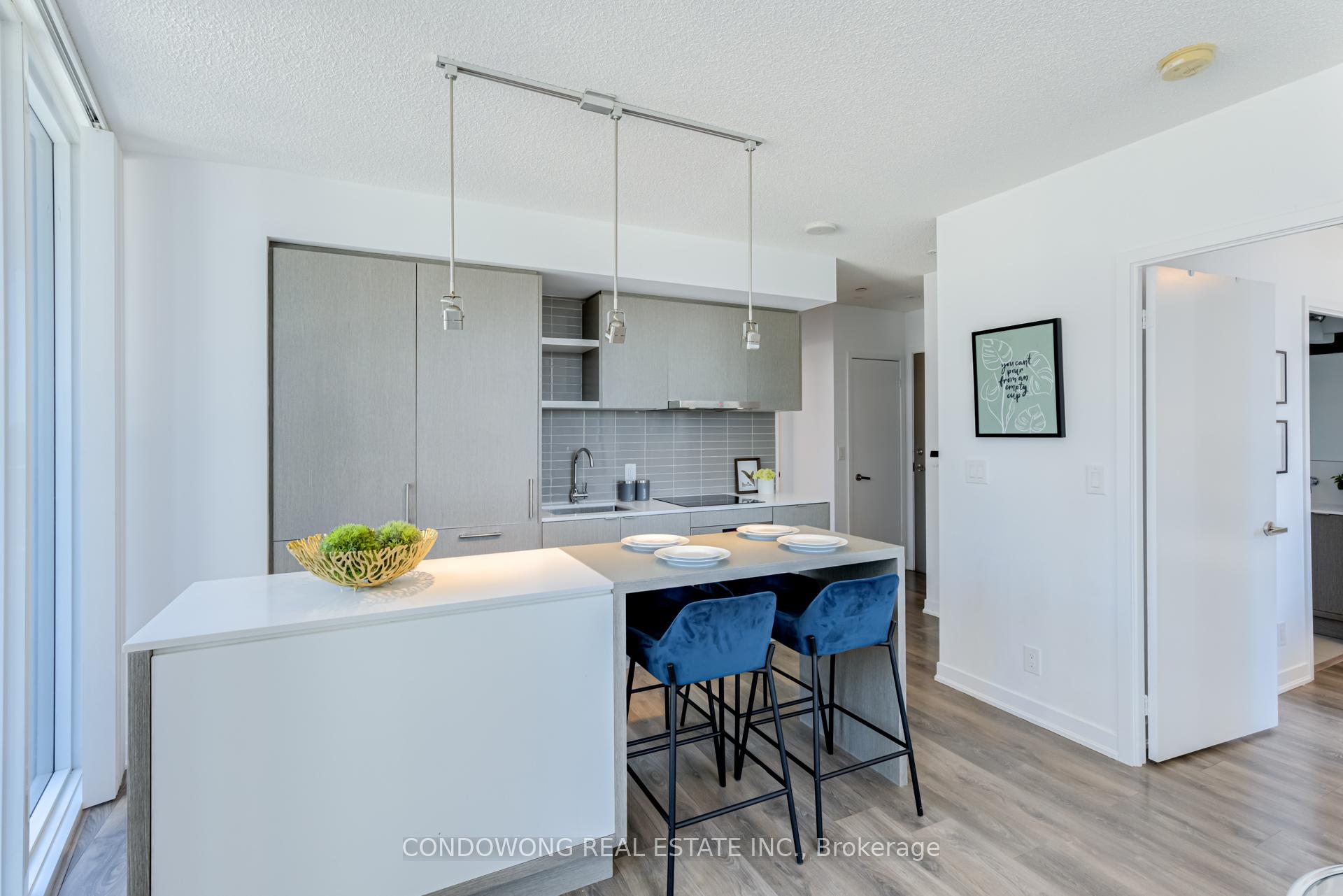 Photo 4 of Unit 1702, 100 Harbour Street, Toronto, Waterfront Communities — HOMEH