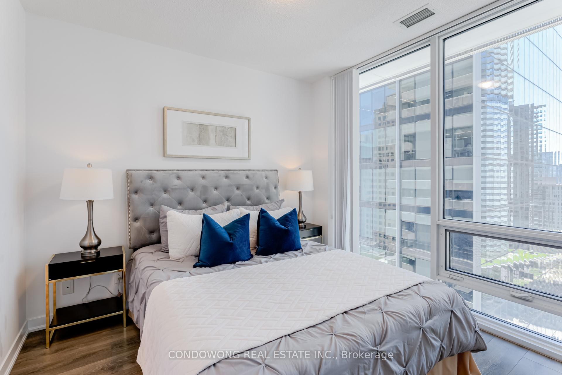 Photo 8 of Unit 1702, 100 Harbour Street, Toronto, Waterfront Communities — HOMEH