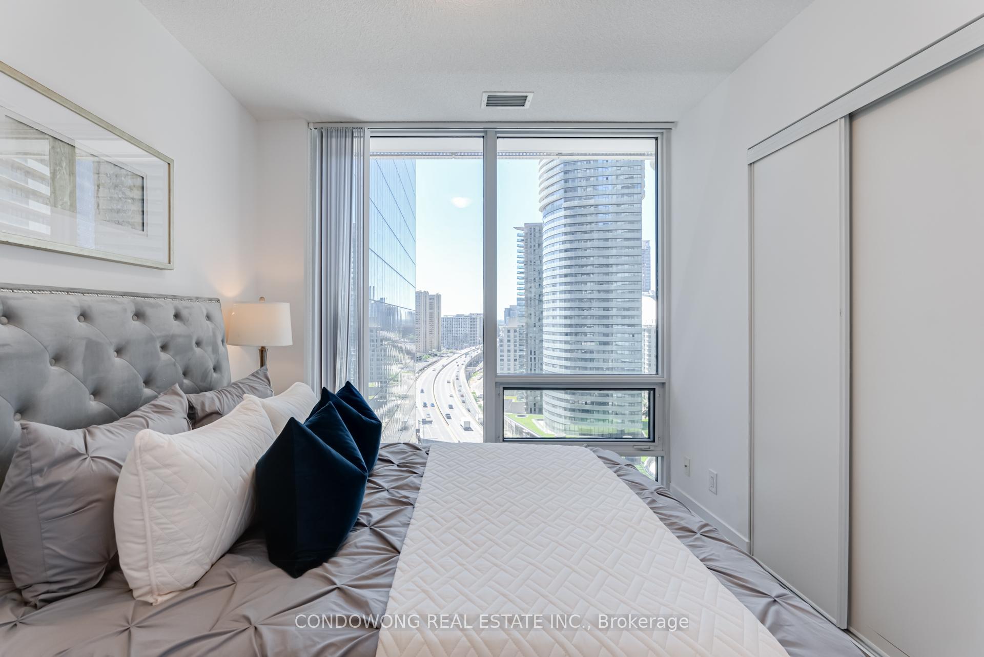Photo 9 of Unit 1702, 100 Harbour Street, Toronto, Waterfront Communities — HOMEH