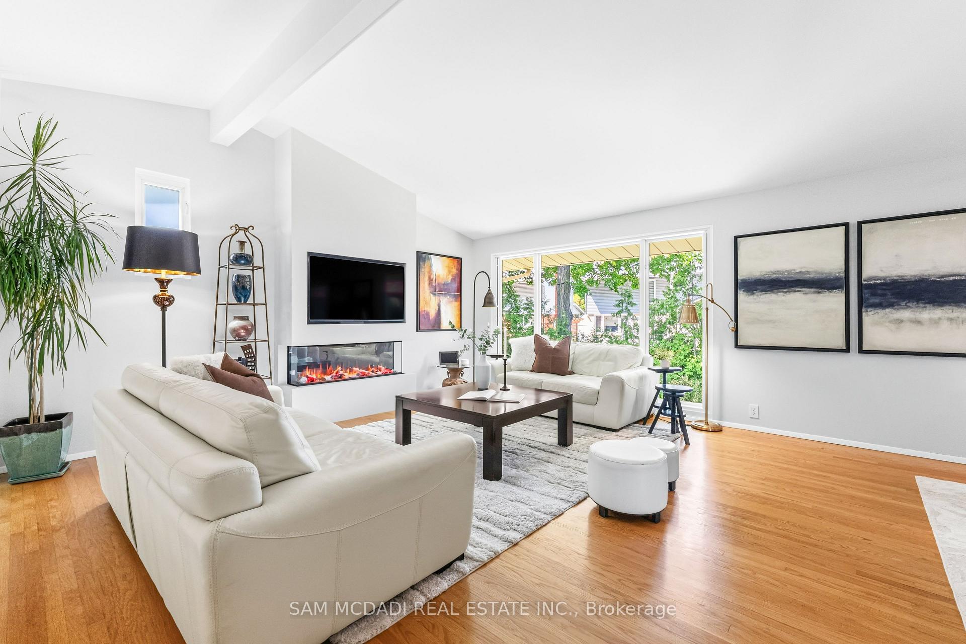 Photo 3 of 1911 Delaney Drive, Mississauga, Clarkson — HOMEH