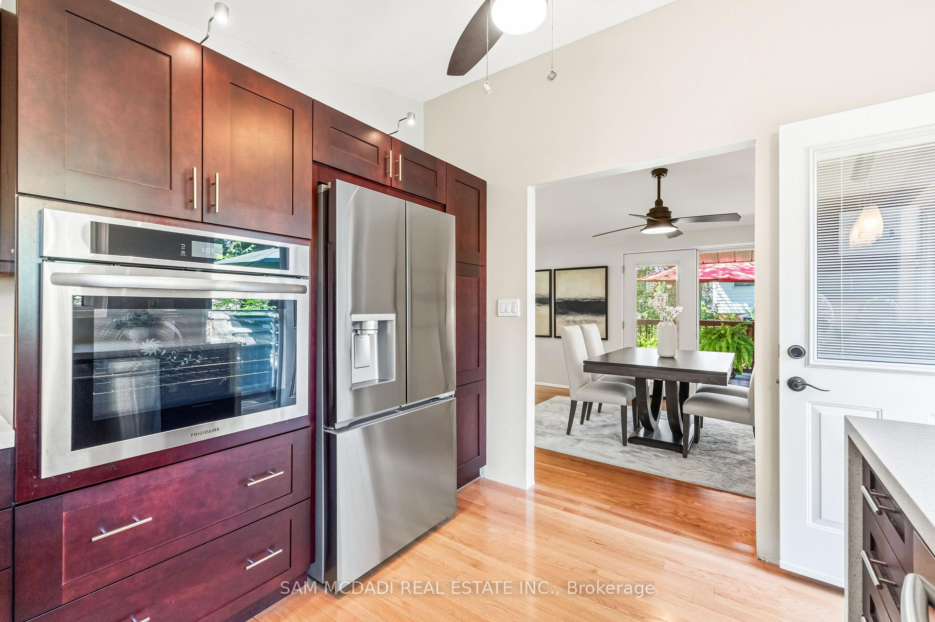 Photo 9 of 1911 Delaney Drive, Mississauga, Clarkson — HOMEH