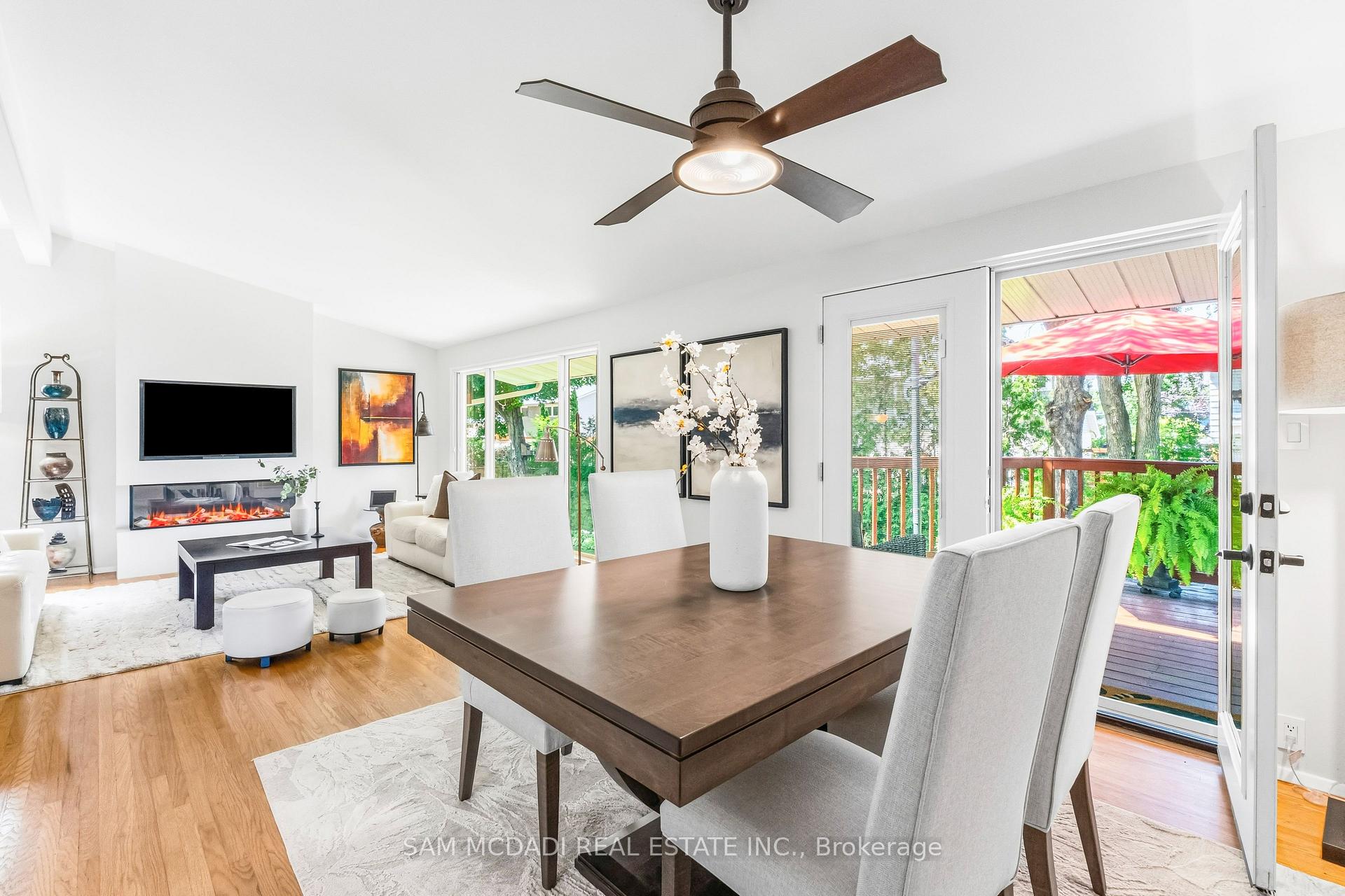 Photo 10 of 1911 Delaney Drive, Mississauga, Clarkson — HOMEH