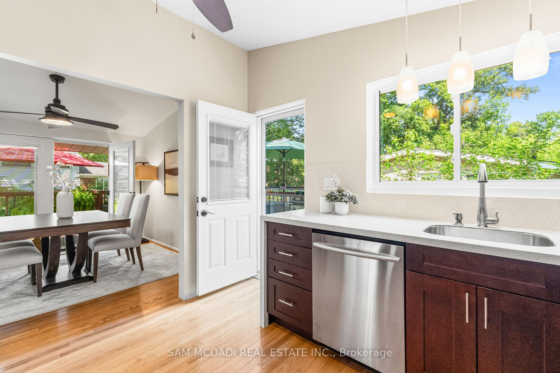 Photo 11 of 1911 Delaney Drive, Mississauga, Clarkson — HOMEH