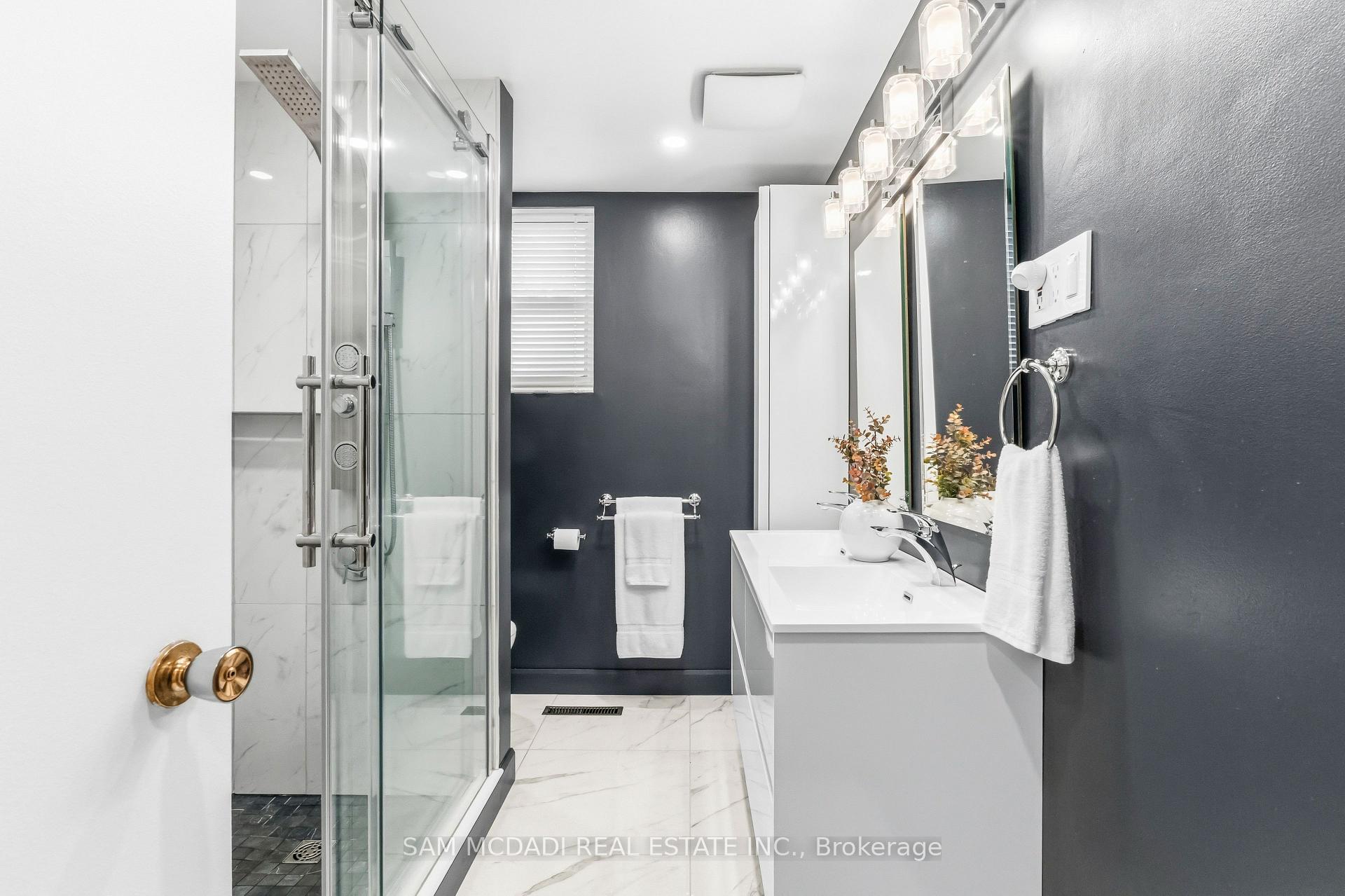 Photo 16 of 1911 Delaney Drive, Mississauga, Clarkson — HOMEH
