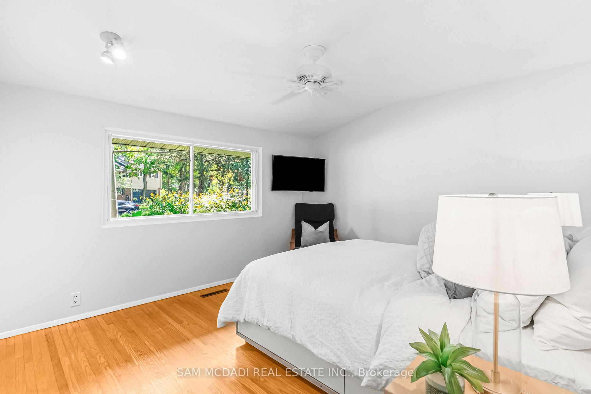 Photo 22 of 1911 Delaney Drive, Mississauga, Clarkson — HOMEH