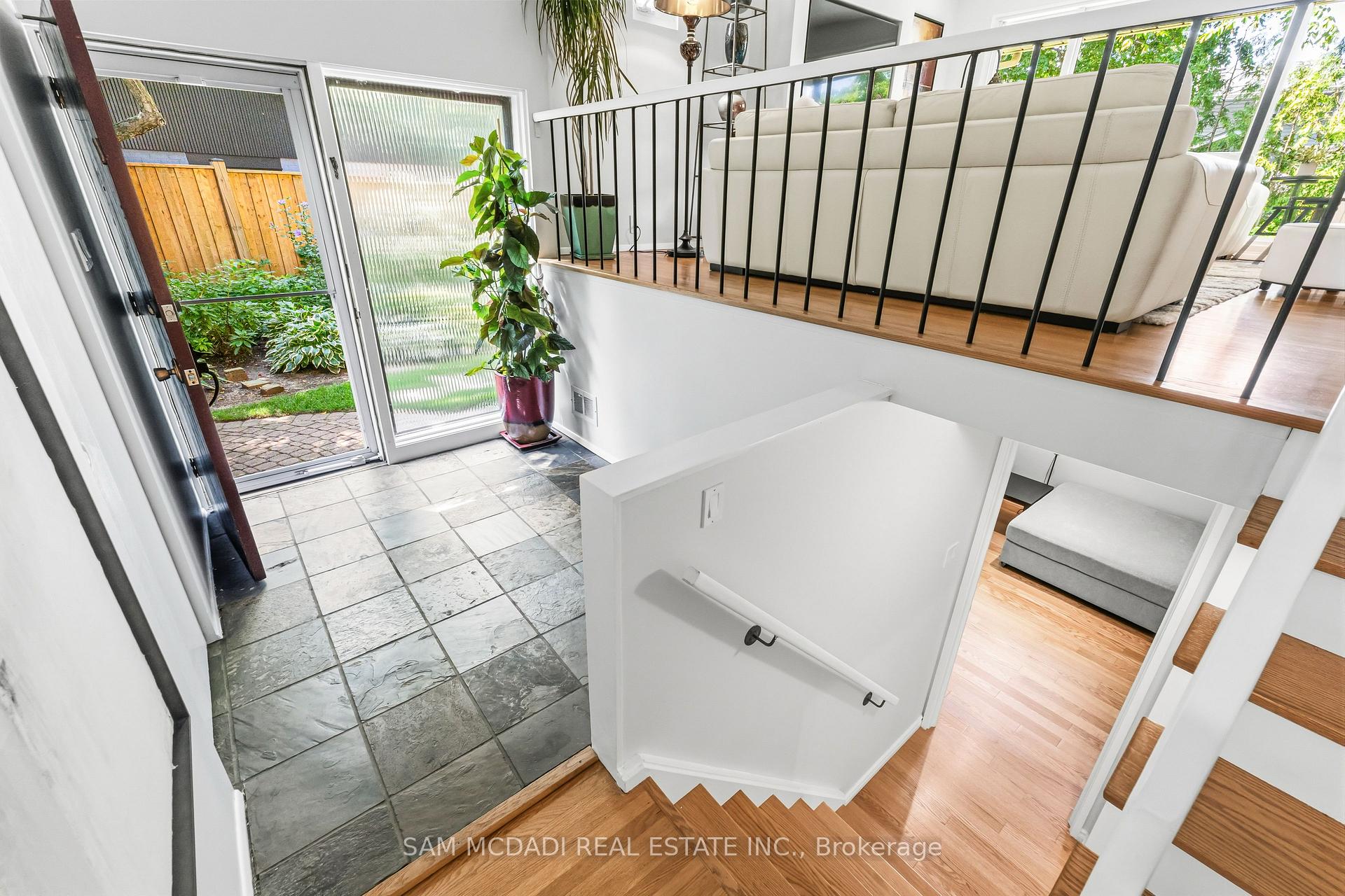 Photo 23 of 1911 Delaney Drive, Mississauga, Clarkson — HOMEH