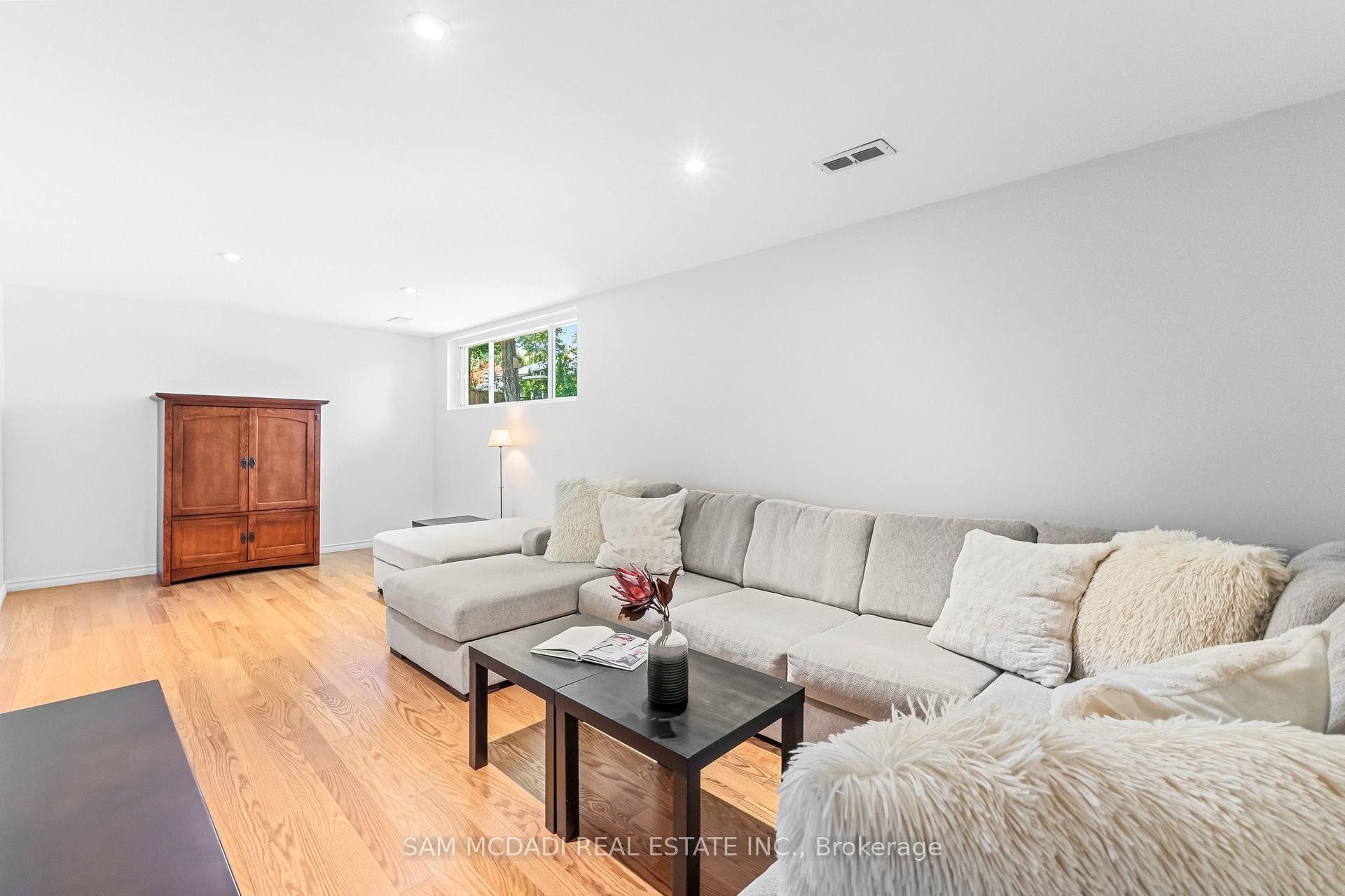 Photo 24 of 1911 Delaney Drive, Mississauga, Clarkson — HOMEH