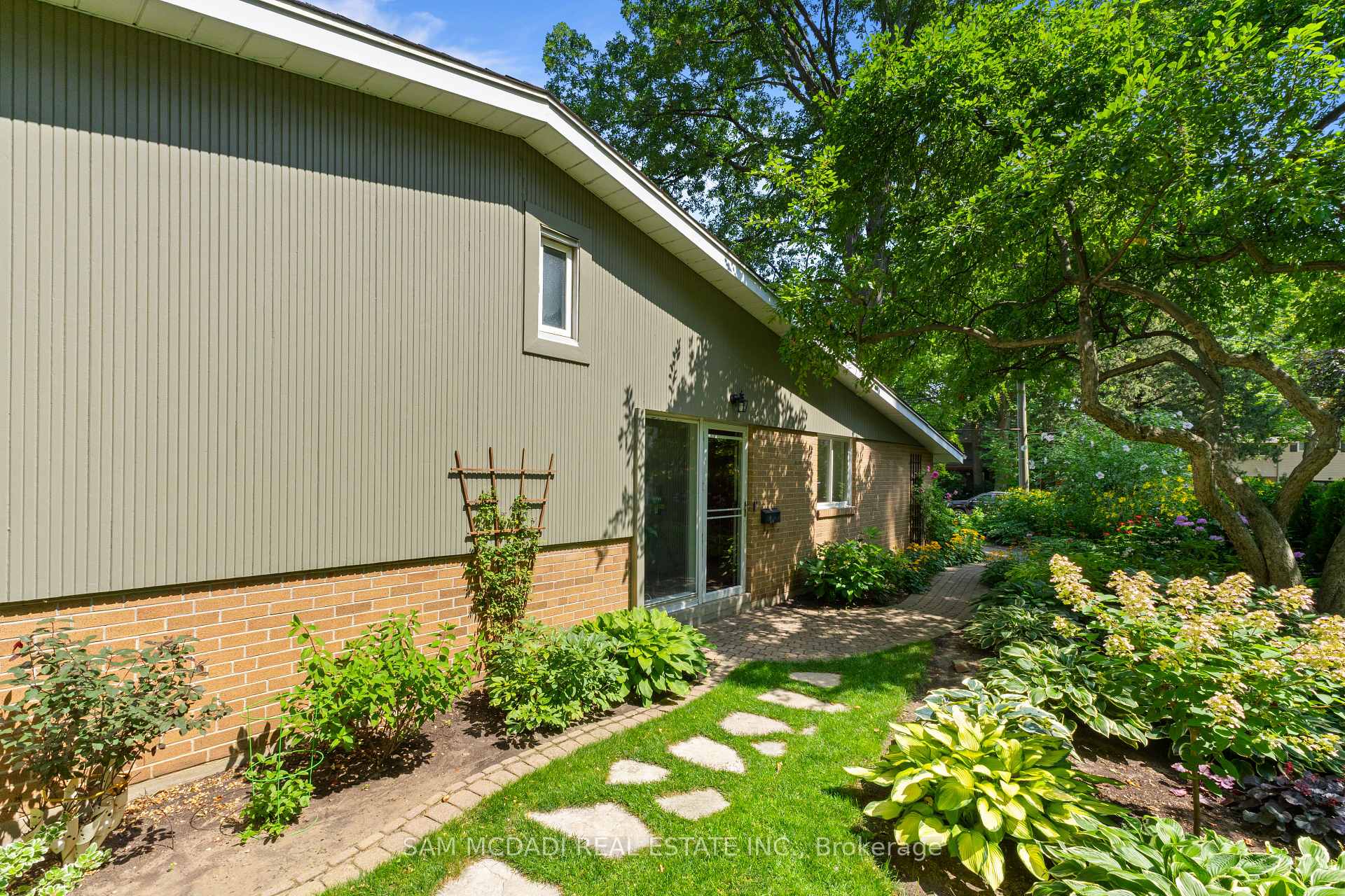 Photo 29 of 1911 Delaney Drive, Mississauga, Clarkson — HOMEH
