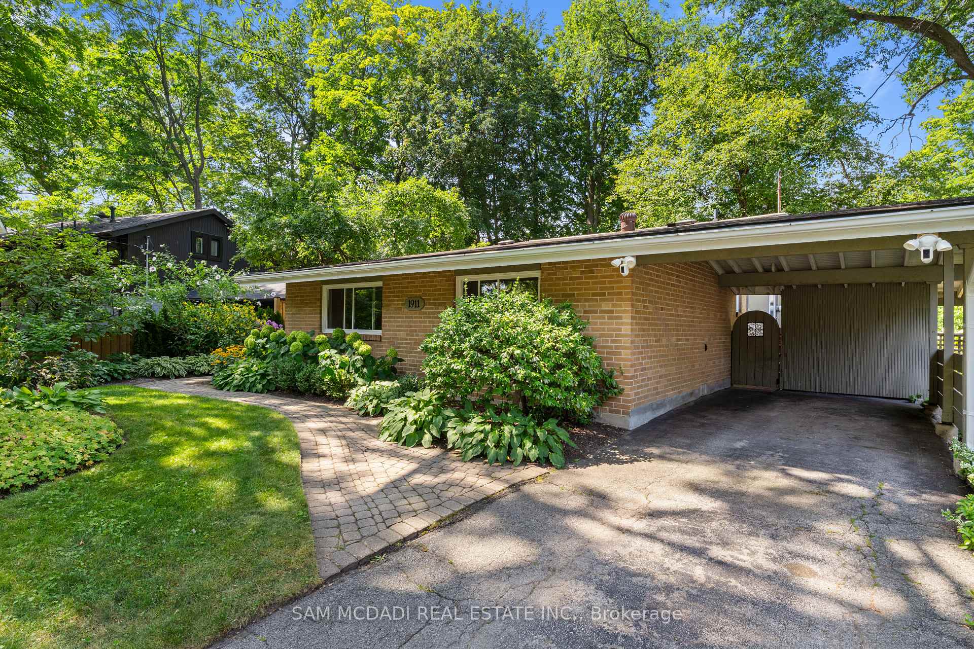 Photo 31 of 1911 Delaney Drive, Mississauga, Clarkson — HOMEH