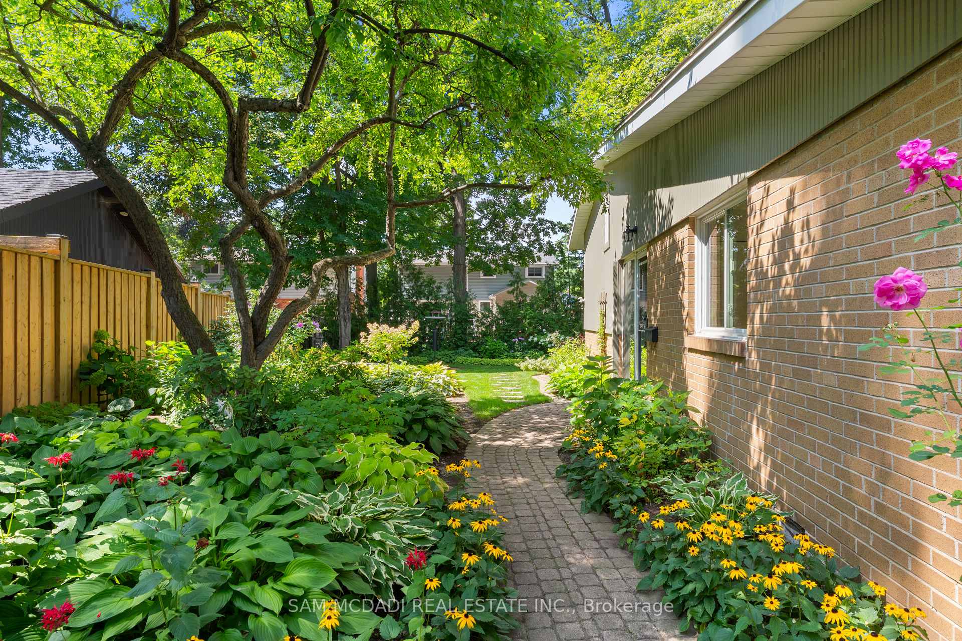 Photo 33 of 1911 Delaney Drive, Mississauga, Clarkson — HOMEH