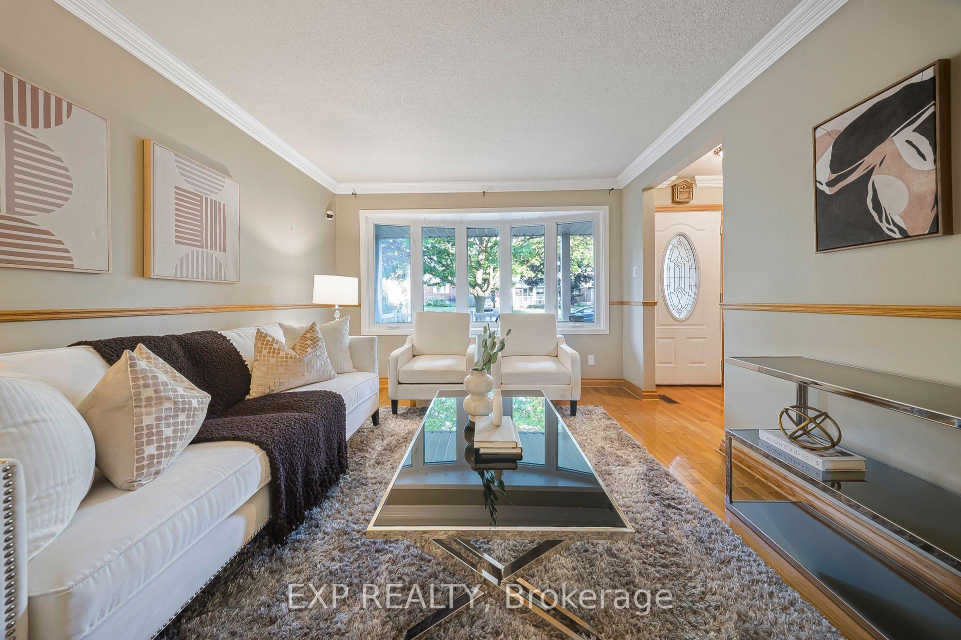 Photo 4 of 124 Dunsmere Drive, Kitchener, Laurentian Hills/Country Hills W — HOMEH
