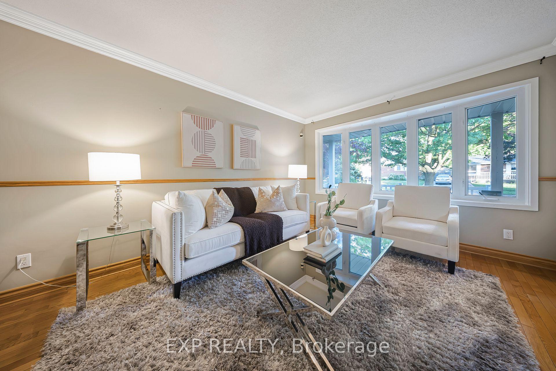 Photo 5 of 124 Dunsmere Drive, Kitchener, Laurentian Hills/Country Hills W — HOMEH