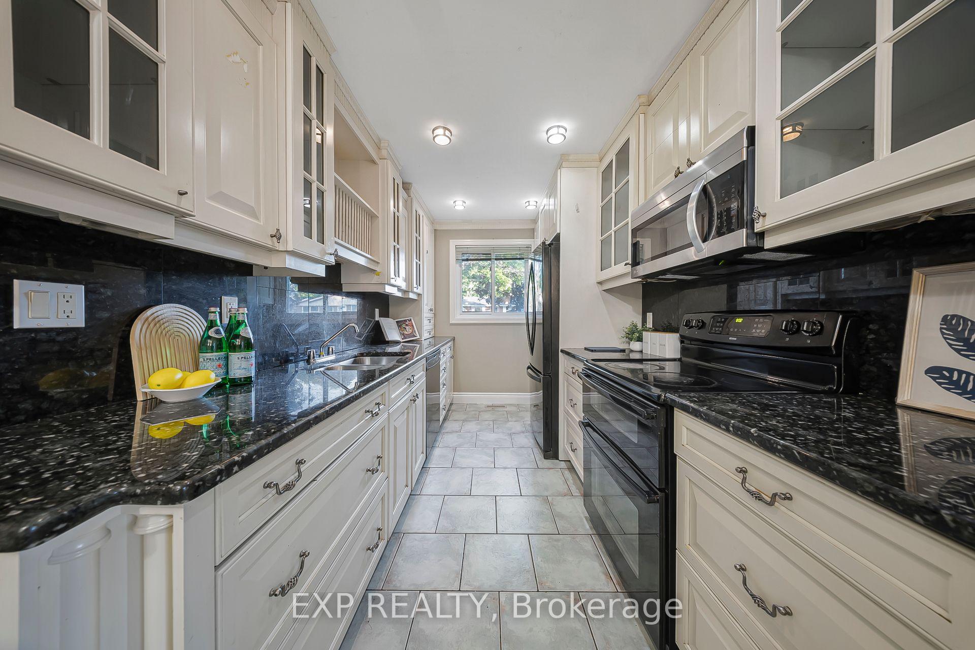 Photo 10 of 124 Dunsmere Drive, Kitchener, Laurentian Hills/Country Hills W — HOMEH