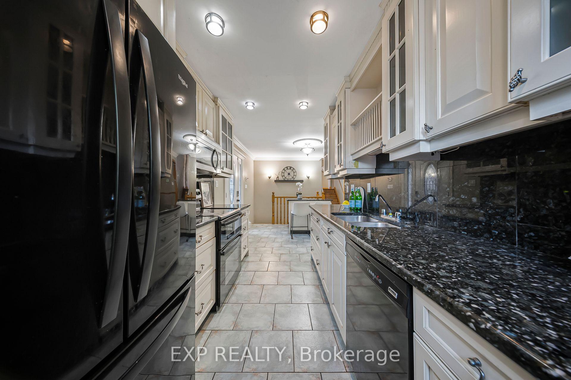 Photo 11 of 124 Dunsmere Drive, Kitchener, Laurentian Hills/Country Hills W — HOMEH