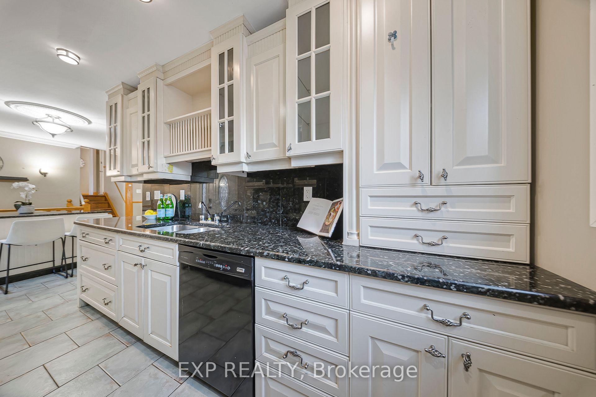 Photo 13 of 124 Dunsmere Drive, Kitchener, Laurentian Hills/Country Hills W — HOMEH