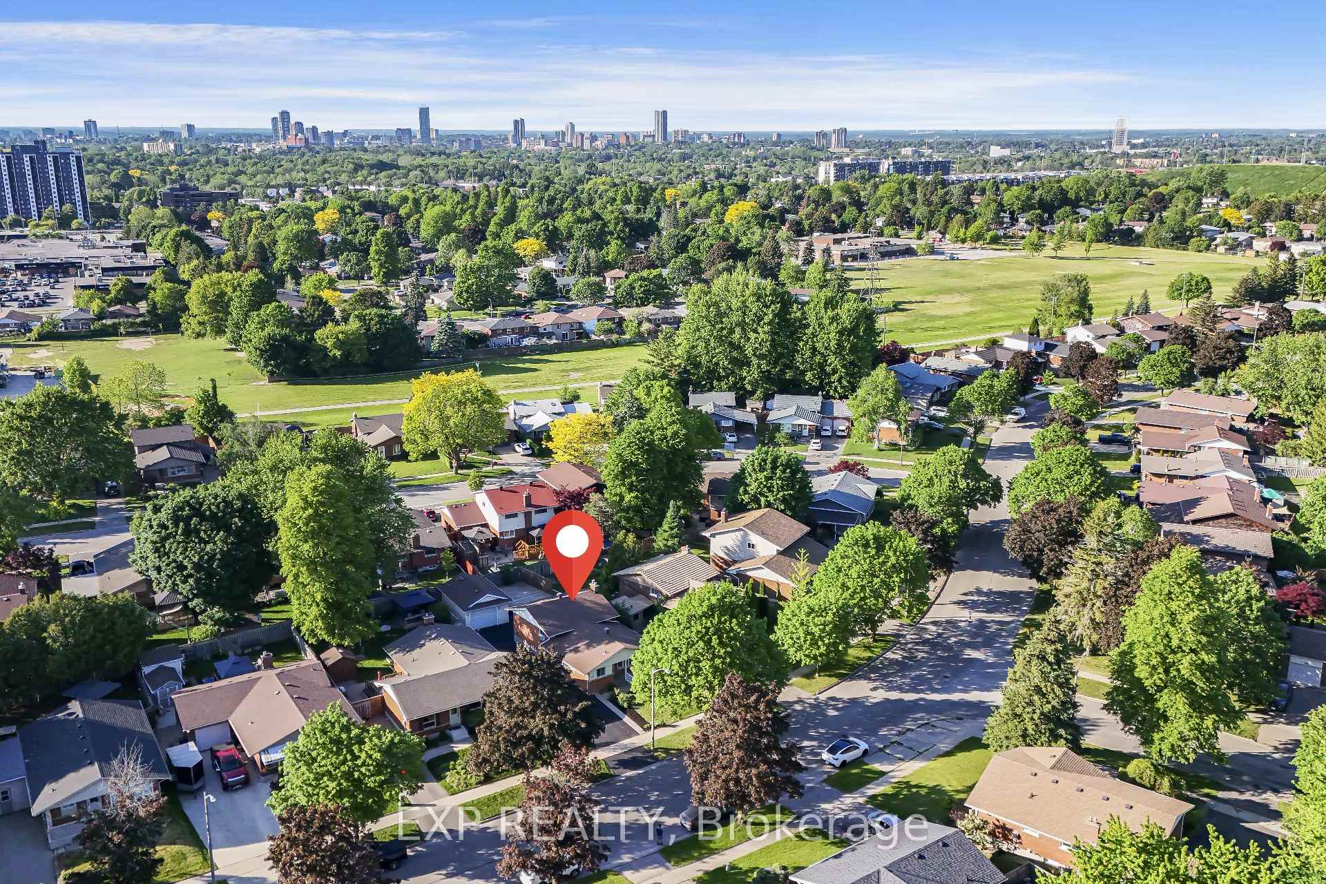 Photo 46 of 124 Dunsmere Drive, Kitchener, Laurentian Hills/Country Hills W — HOMEH