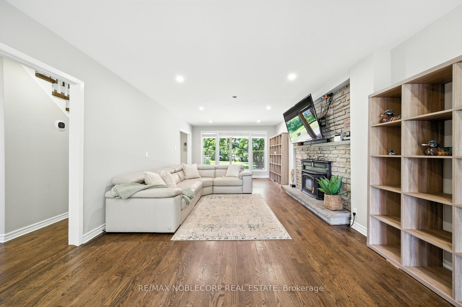 Photo 14 of 2037 15th Side Road, New Tecumseth, Tottenham — HOMEH