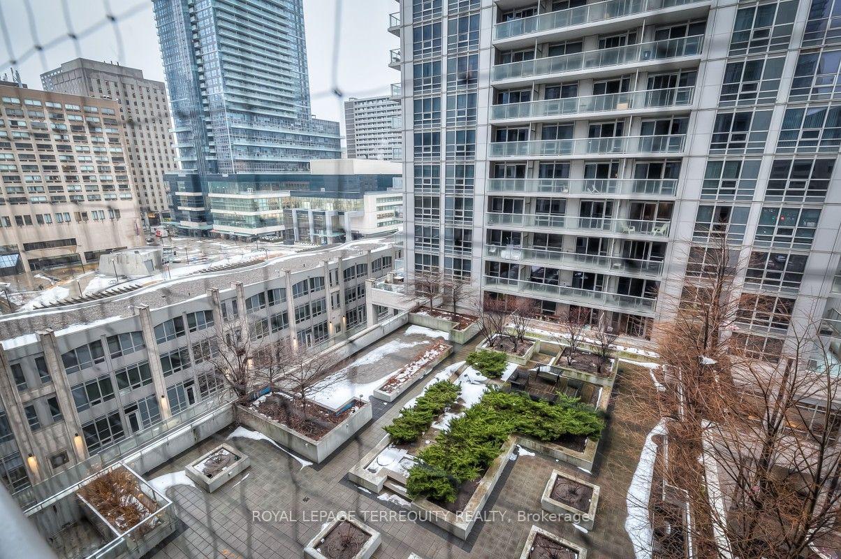 Photo 2 of Unit 708, 763 Bay Street, Toronto, Bay Street Corridor — HOMEH