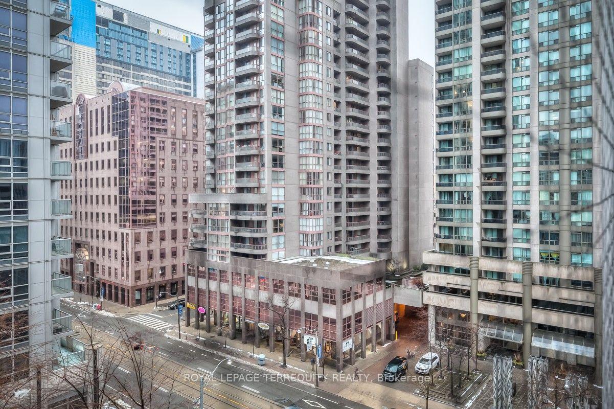 Photo 3 of Unit 708, 763 Bay Street, Toronto, Bay Street Corridor — HOMEH