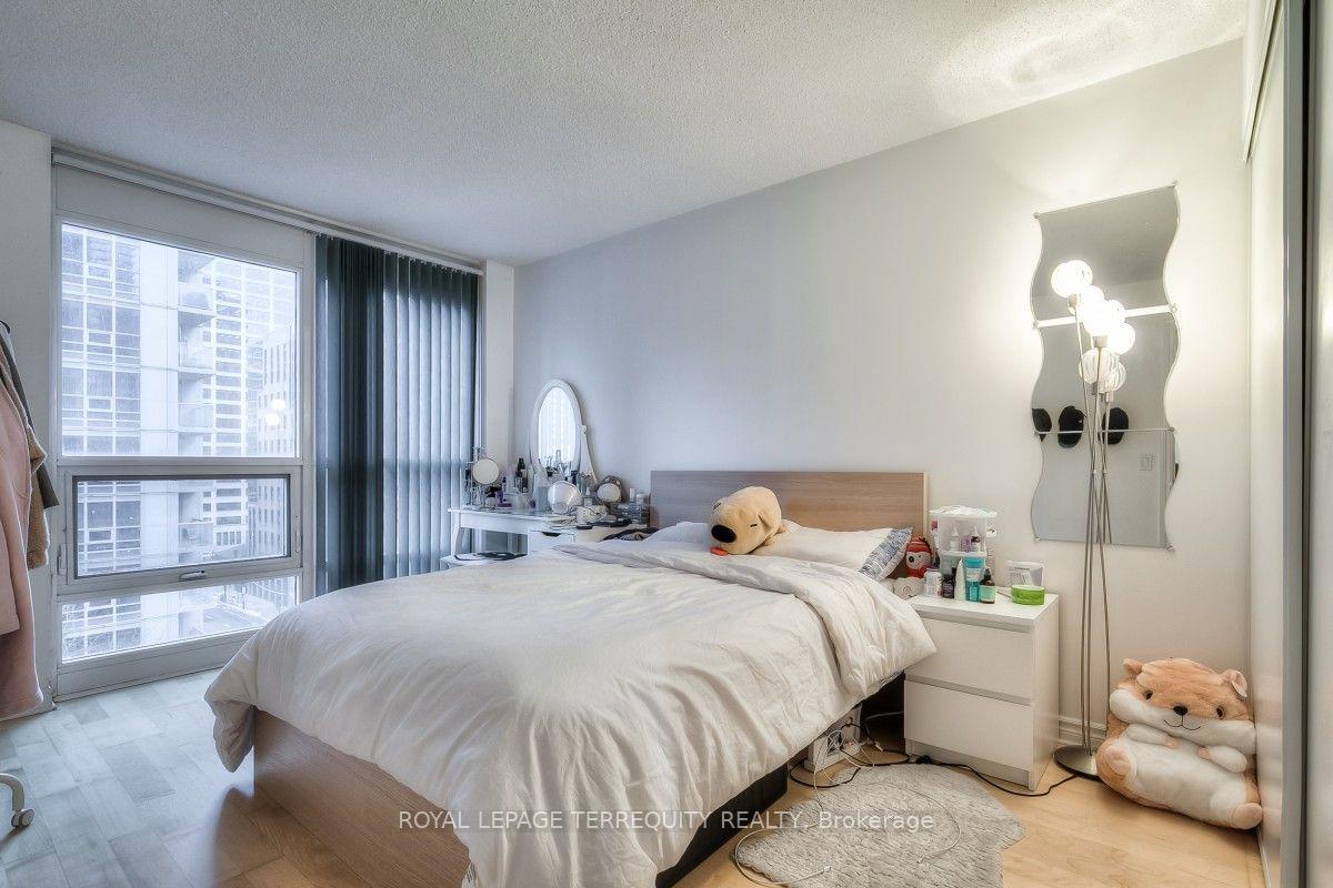 Photo 6 of Unit 708, 763 Bay Street, Toronto, Bay Street Corridor — HOMEH