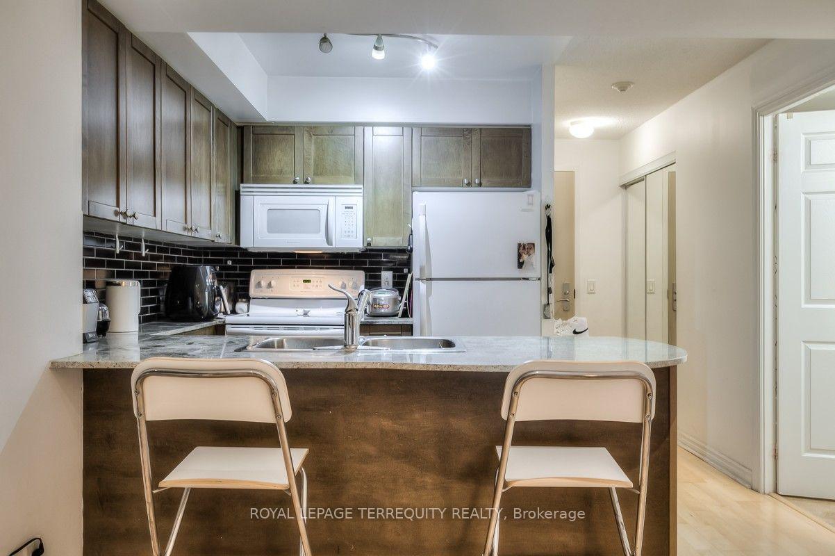 Photo 7 of Unit 708, 763 Bay Street, Toronto, Bay Street Corridor — HOMEH