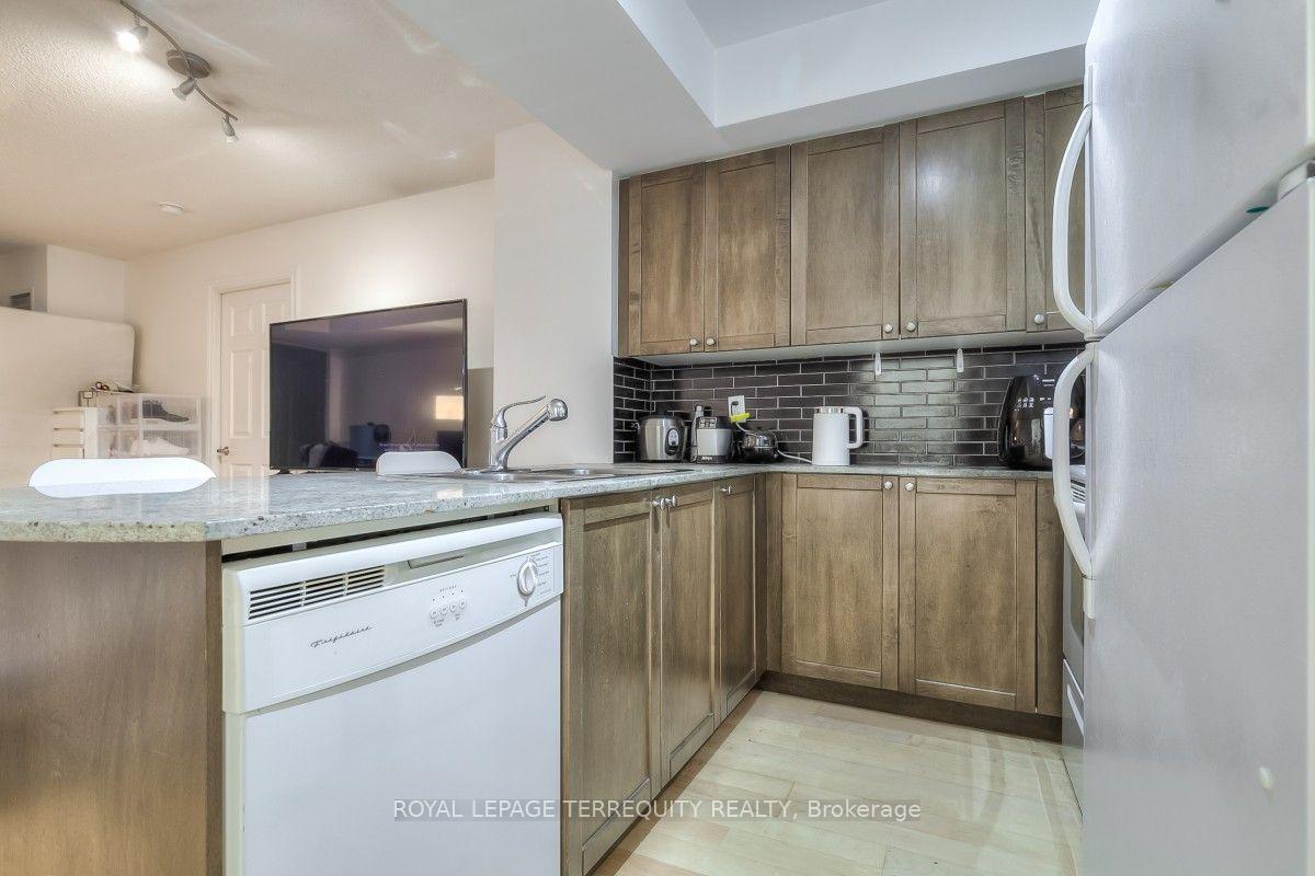 Photo 9 of Unit 708, 763 Bay Street, Toronto, Bay Street Corridor — HOMEH