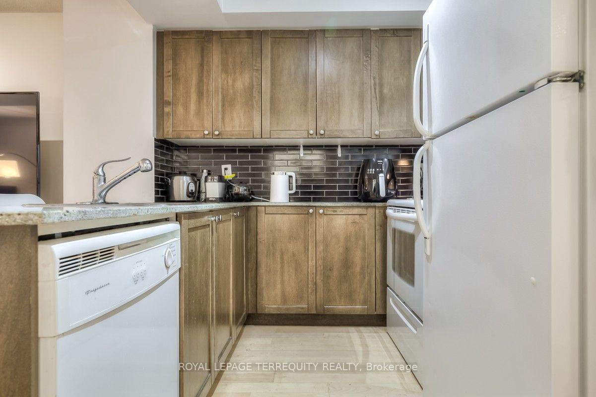 Photo 10 of Unit 708, 763 Bay Street, Toronto, Bay Street Corridor — HOMEH