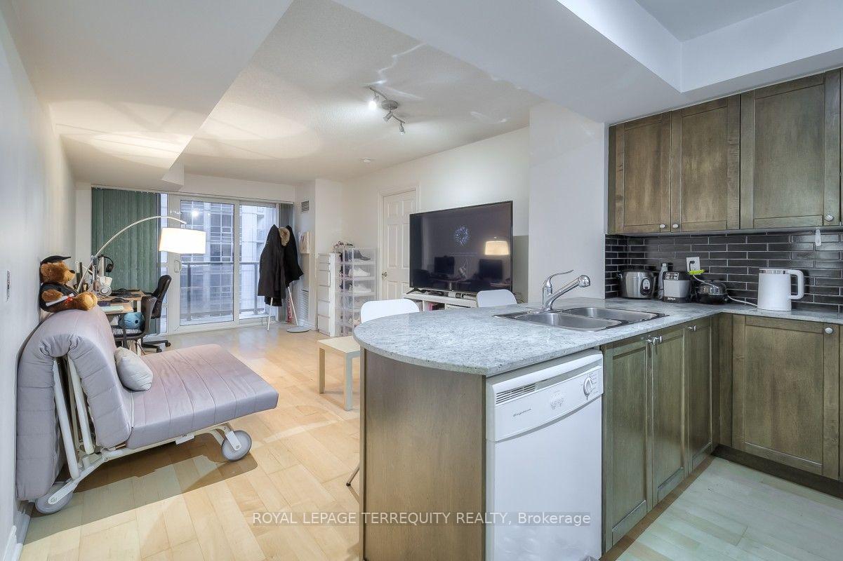 Photo 12 of Unit 708, 763 Bay Street, Toronto, Bay Street Corridor — HOMEH