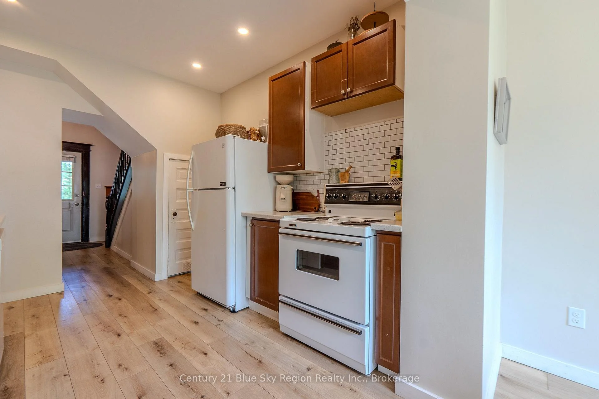 Photo 24 of 120 Second Avenue W, North Bay, Central — HOMEH