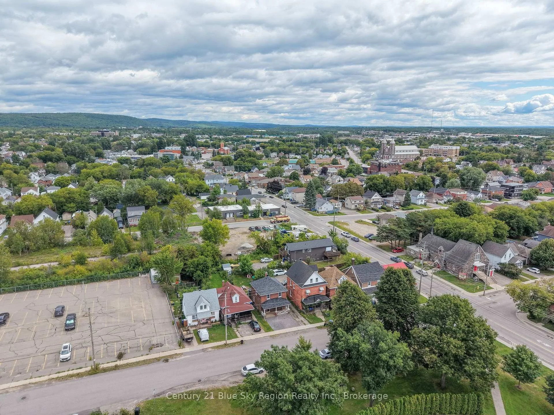 Photo 60 of 120 Second Avenue W, North Bay, Central — HOMEH