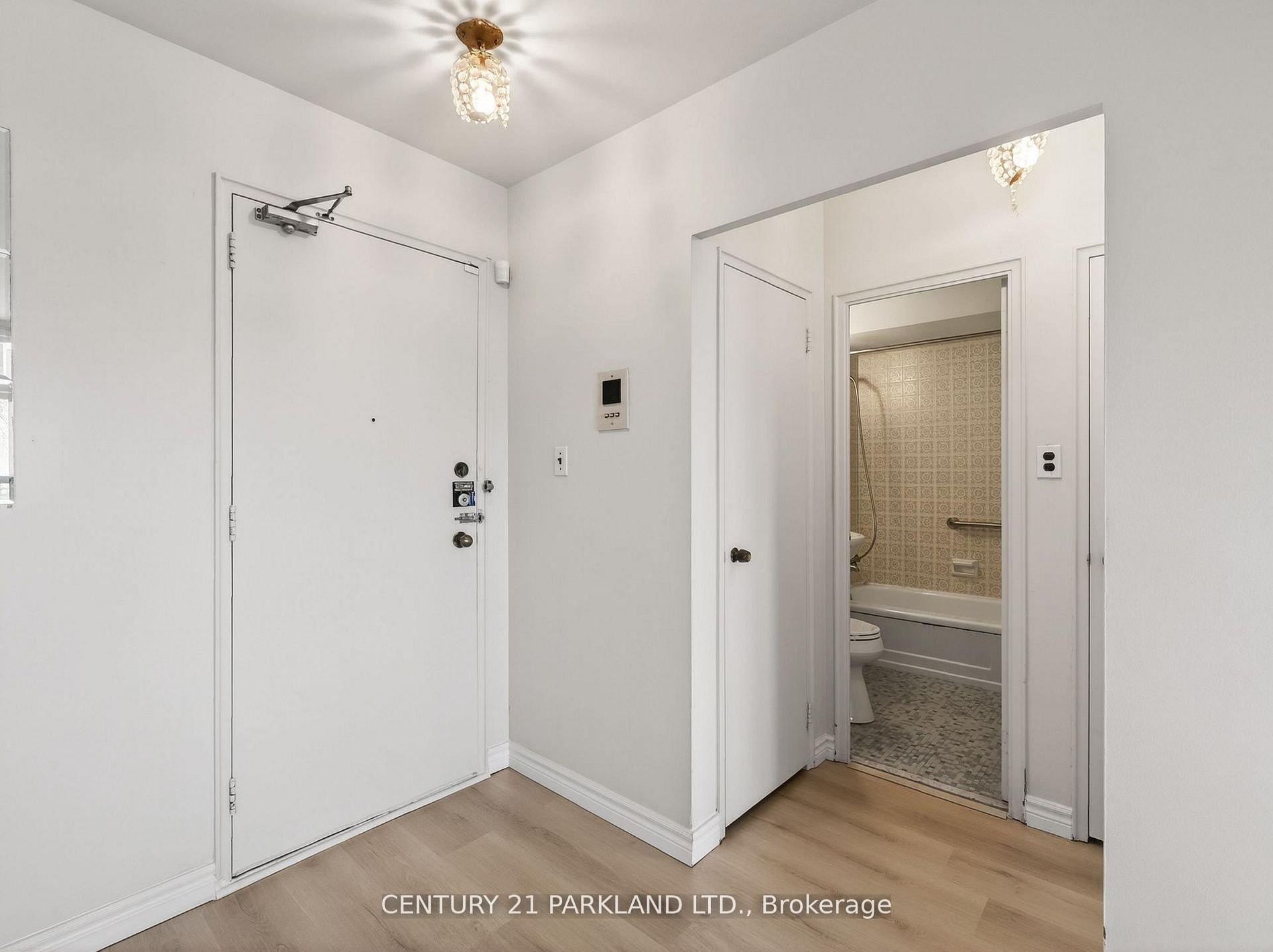 Photo 6 of Unit 202, 2961 Dufferin Street, North York, Yorkdale-Glen Park — HOMEH