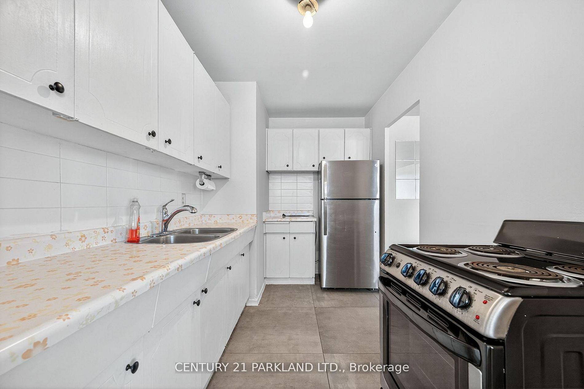 Photo 10 of Unit 202, 2961 Dufferin Street, North York, Yorkdale-Glen Park — HOMEH