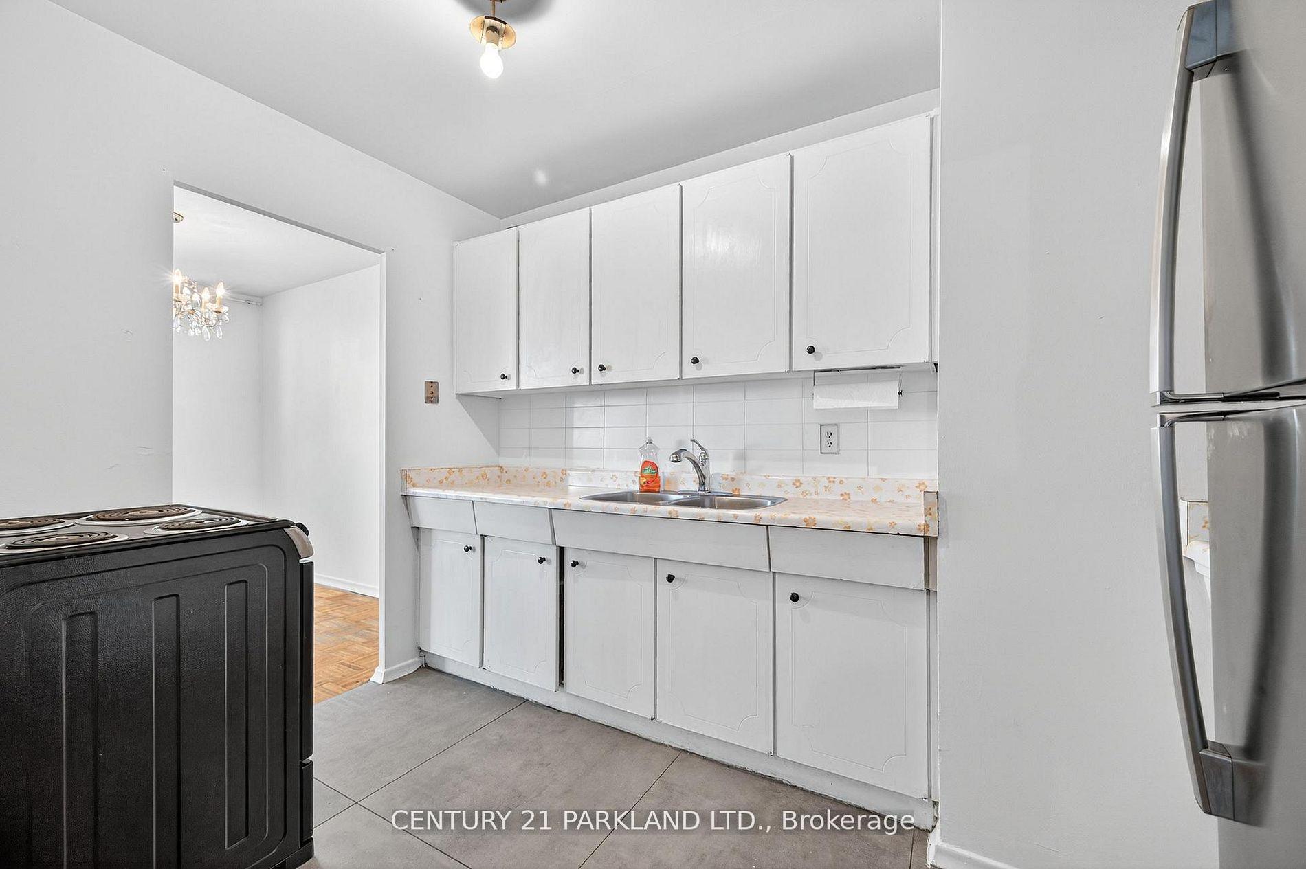 Photo 11 of Unit 202, 2961 Dufferin Street, North York, Yorkdale-Glen Park — HOMEH
