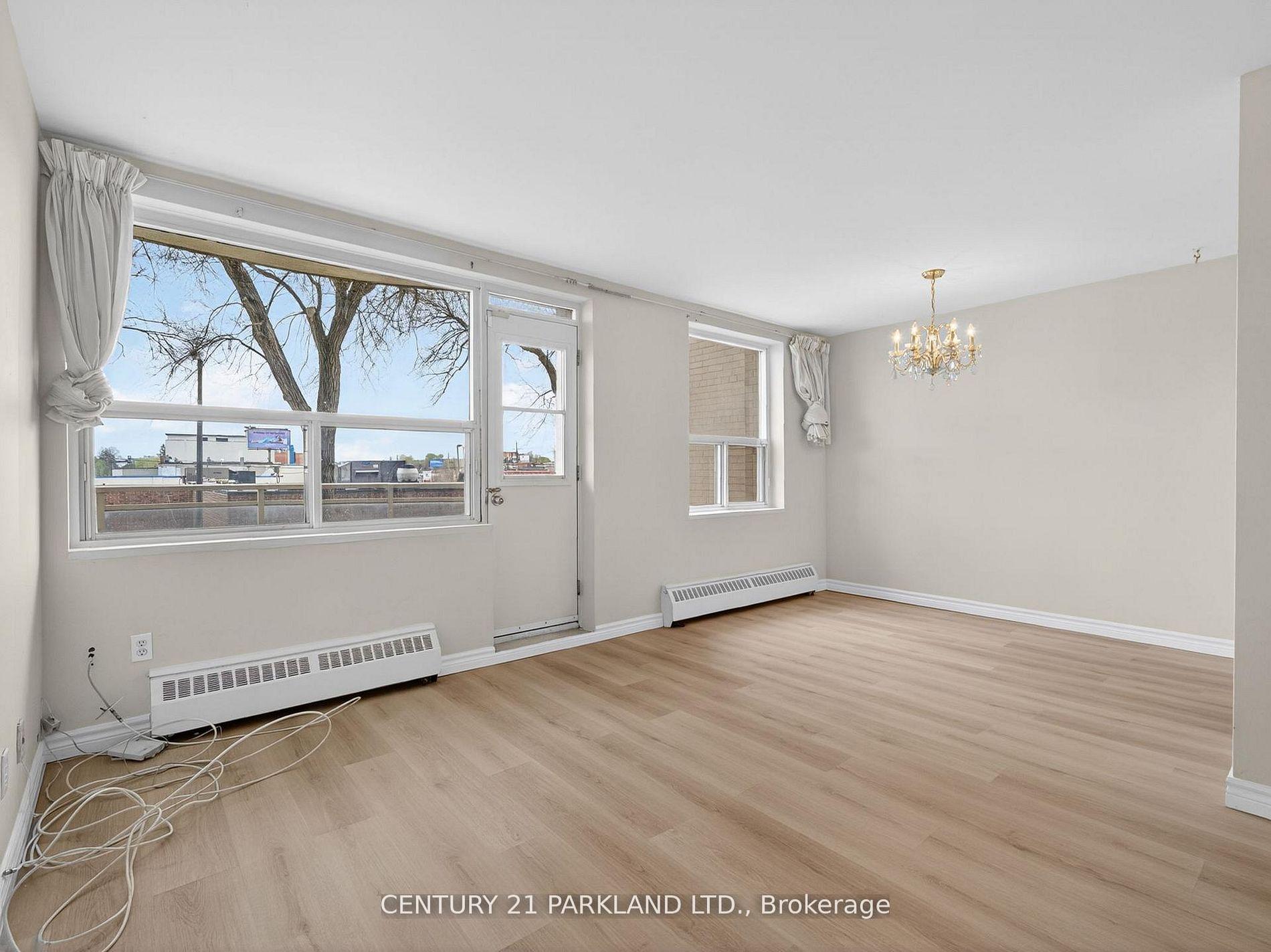 Photo 18 of Unit 202, 2961 Dufferin Street, North York, Yorkdale-Glen Park — HOMEH