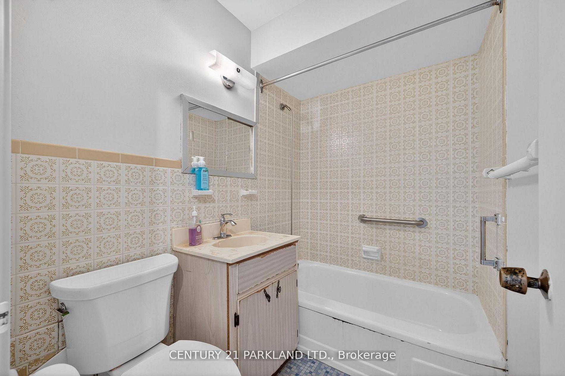 Photo 21 of Unit 202, 2961 Dufferin Street, North York, Yorkdale-Glen Park — HOMEH