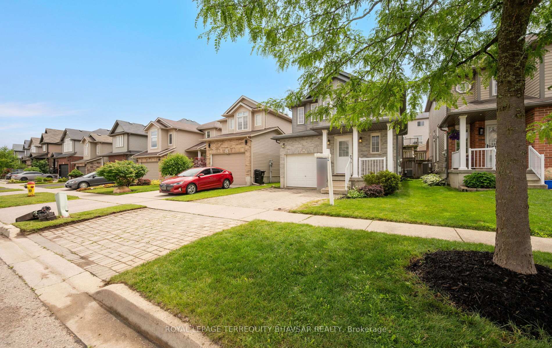 Photo 3 of 111 Parkvale Drive, Kitchener, Huron Park — HOMEH
