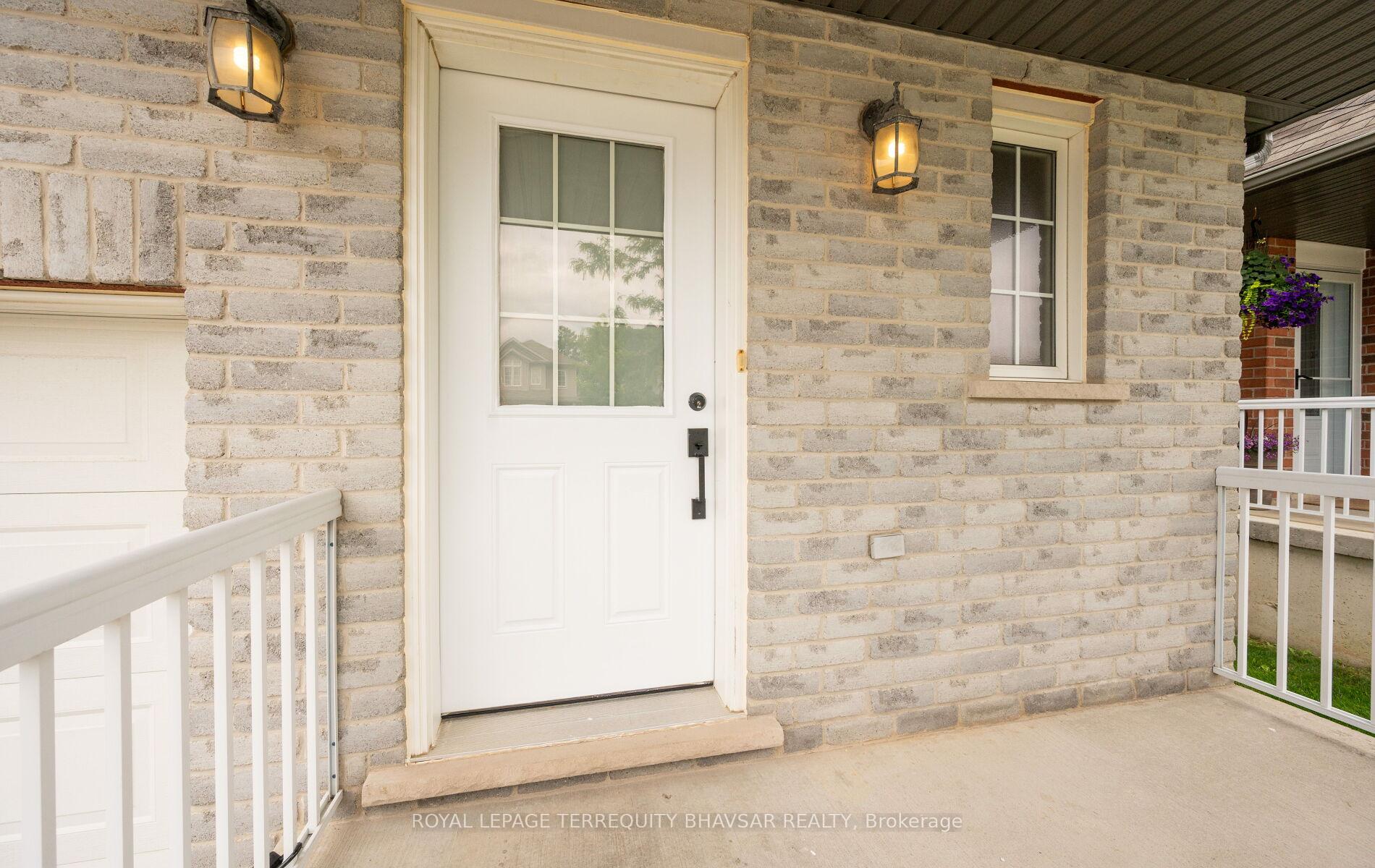 Photo 6 of 111 Parkvale Drive, Kitchener, Huron Park — HOMEH