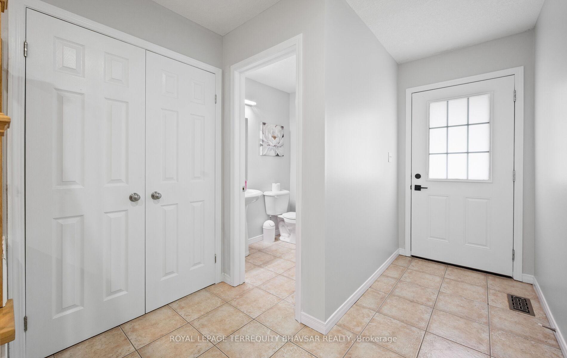 Photo 7 of 111 Parkvale Drive, Kitchener, Huron Park — HOMEH