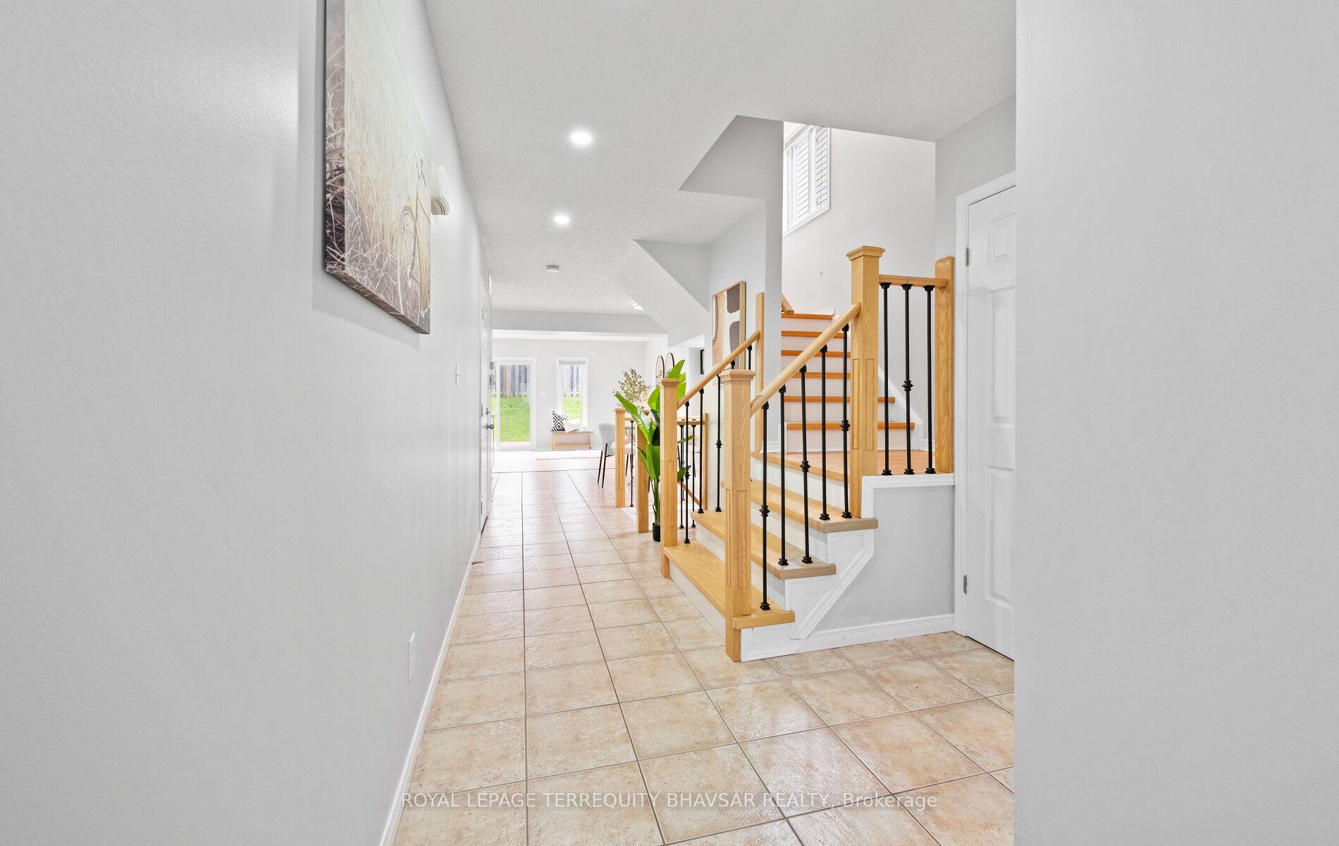 Photo 8 of 111 Parkvale Drive, Kitchener, Huron Park — HOMEH