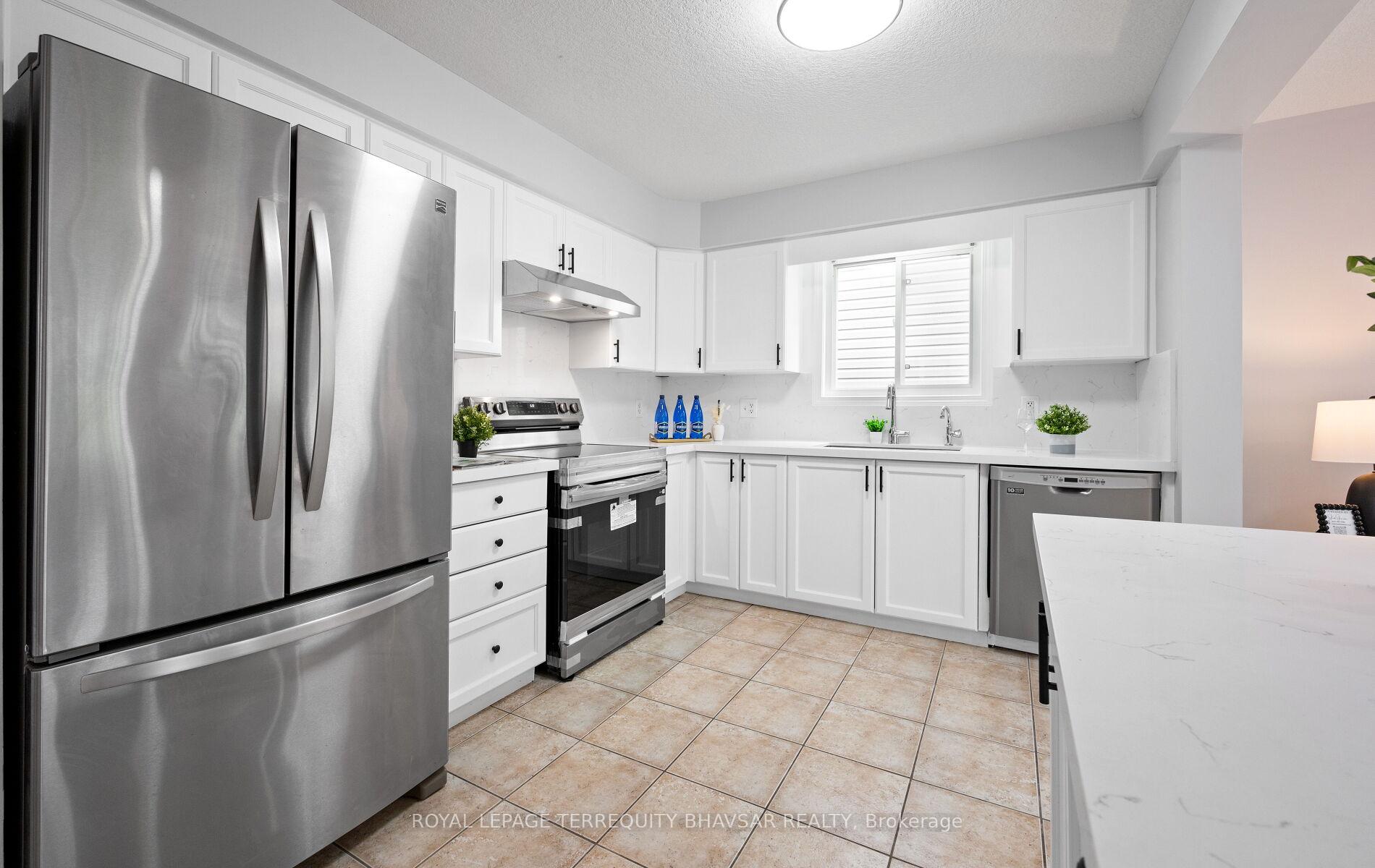 Photo 20 of 111 Parkvale Drive, Kitchener, Huron Park — HOMEH